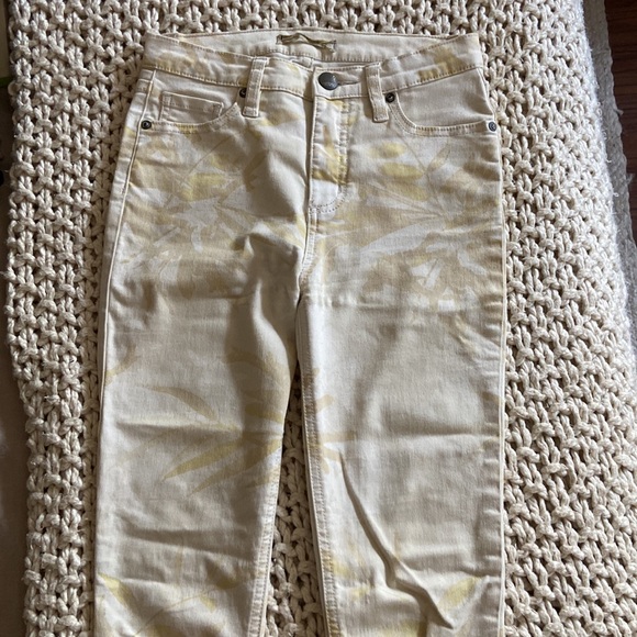 Free People White Jeans with Yellow/Tan Tropical Details - Picture 2 of 3